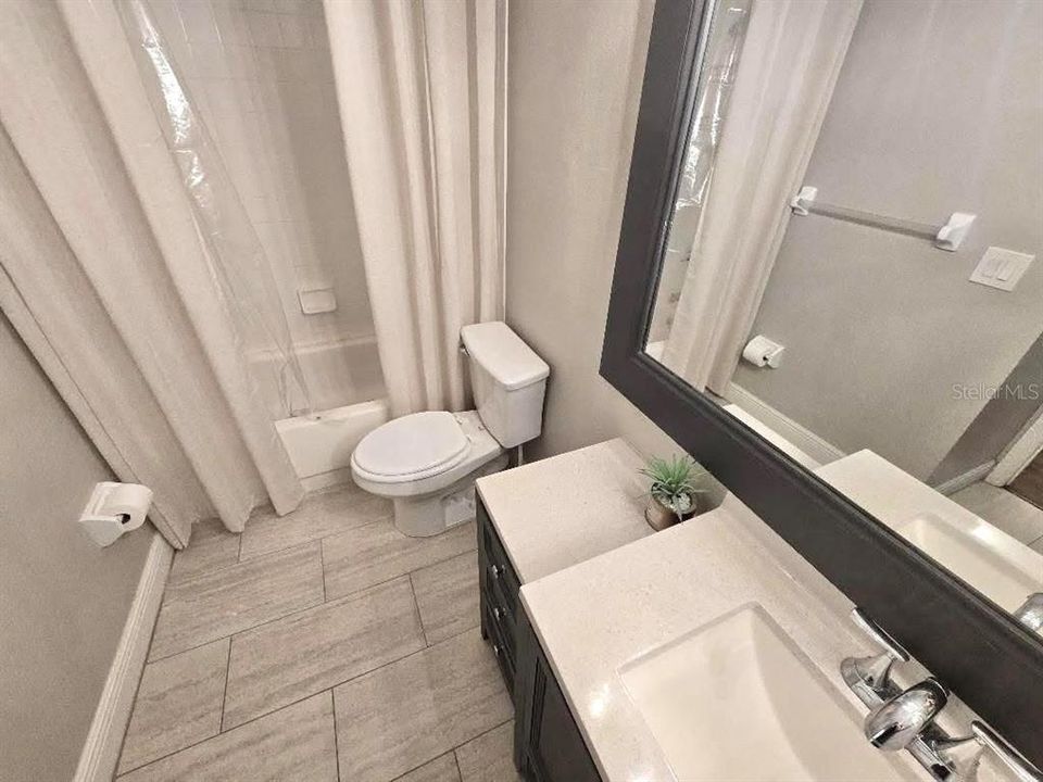 На продажу: $140,000 (2 спален, 1 ванн, 925 Квадратных фут)