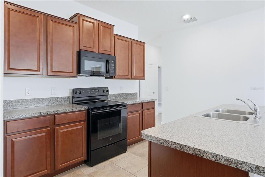 For Sale: $295,000 (4 beds, 2 baths, 1817 Square Feet)