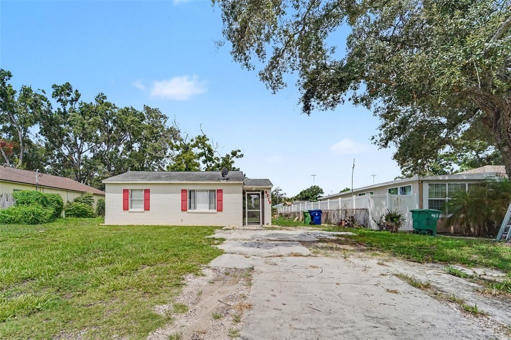 For Sale: $249,000 (2 beds, 1 baths, 696 Square Feet)