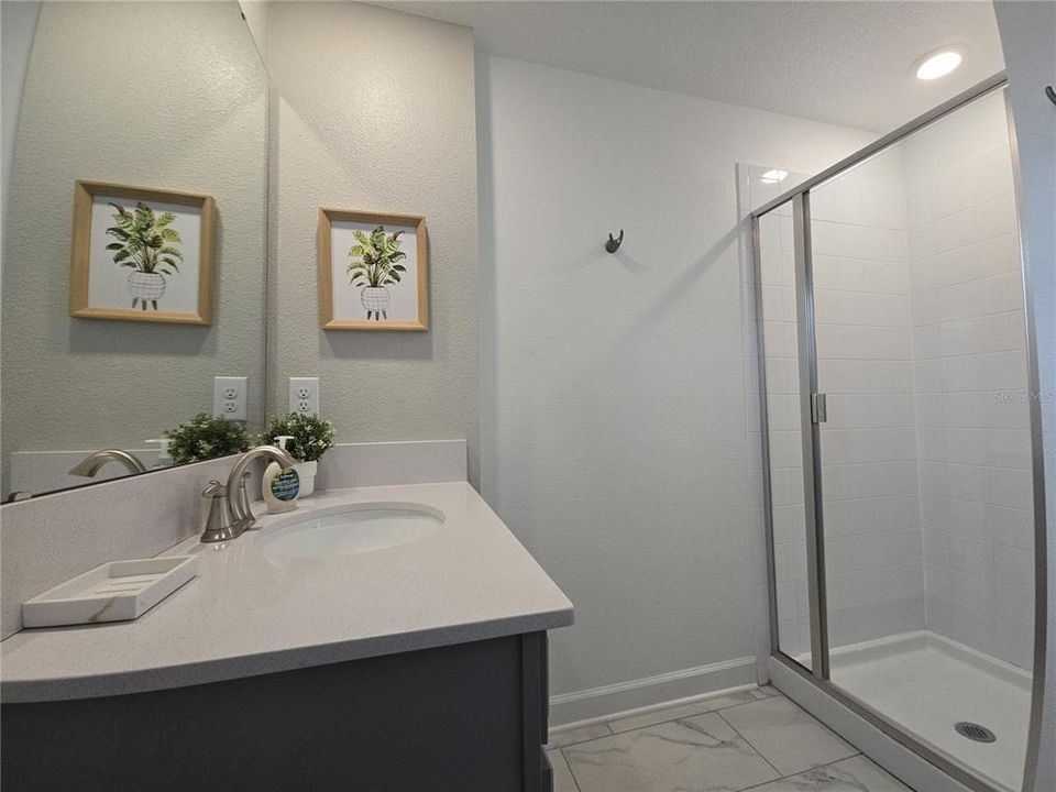 En Venta: $421,500 (5 camas, 4 baños, 2167 Pies cuadrados)