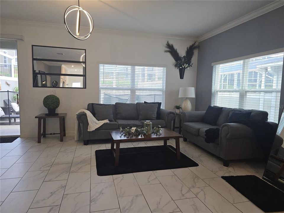En Venta: $421,500 (5 camas, 4 baños, 2167 Pies cuadrados)