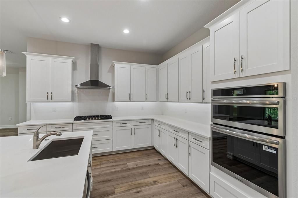 En Venta: $749,000 (3 camas, 3 baños, 3001 Pies cuadrados)