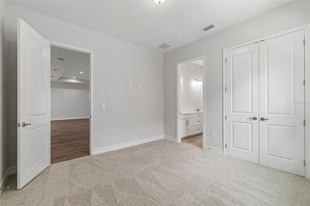 En Venta: $749,000 (3 camas, 3 baños, 3001 Pies cuadrados)