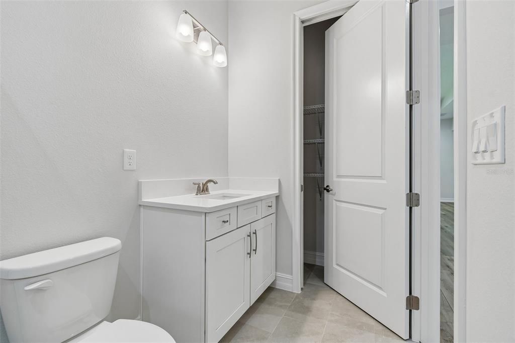 En Venta: $749,000 (3 camas, 3 baños, 3001 Pies cuadrados)