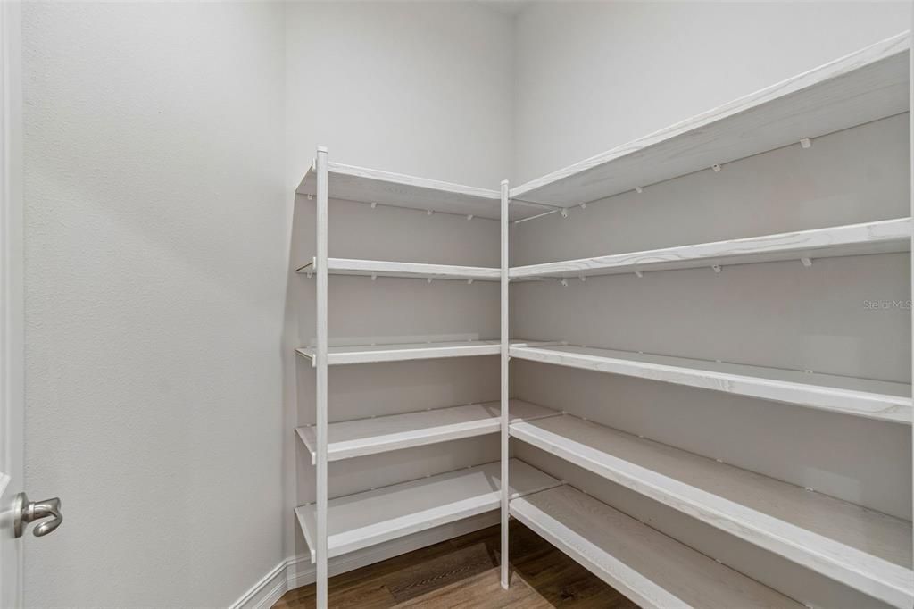 En Venta: $749,000 (3 camas, 3 baños, 3001 Pies cuadrados)