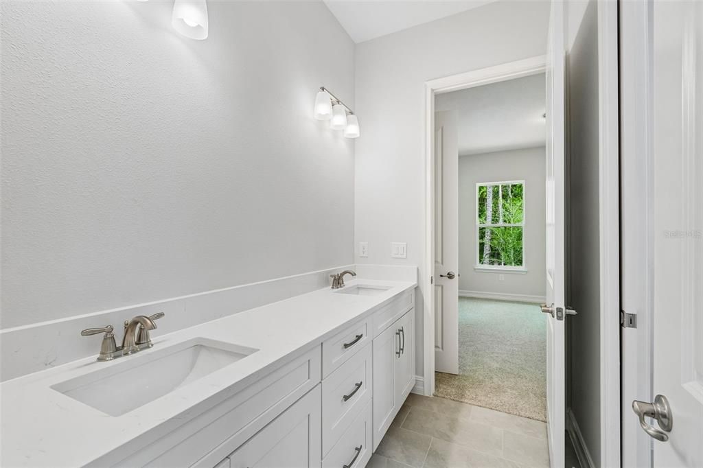 En Venta: $749,000 (3 camas, 3 baños, 3001 Pies cuadrados)
