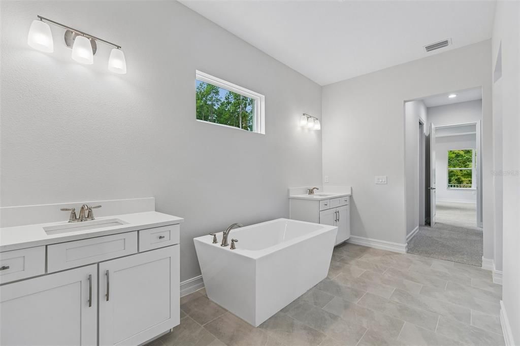 En Venta: $749,000 (3 camas, 3 baños, 3001 Pies cuadrados)
