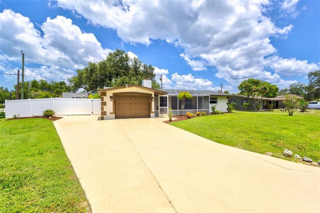 Activo con contrato: $325,000 (3 camas, 2 baños, 1591 Pies cuadrados)