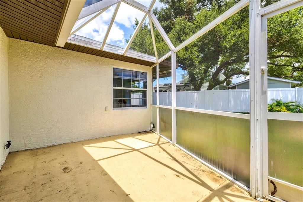 Activo con contrato: $325,000 (3 camas, 2 baños, 1591 Pies cuadrados)