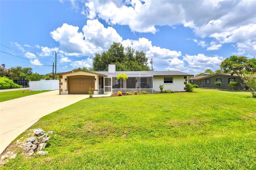 Activo con contrato: $325,000 (3 camas, 2 baños, 1591 Pies cuadrados)