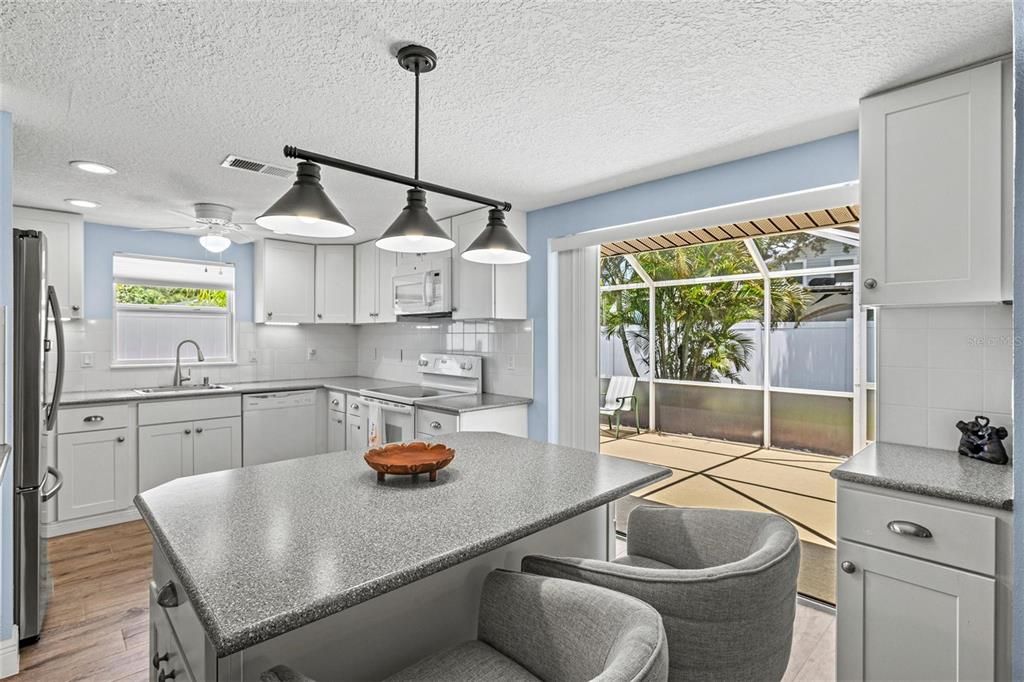 Activo con contrato: $325,000 (3 camas, 2 baños, 1591 Pies cuadrados)