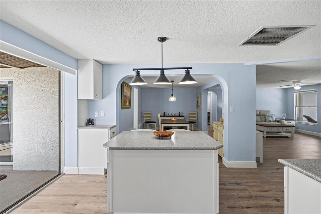 Activo con contrato: $325,000 (3 camas, 2 baños, 1591 Pies cuadrados)