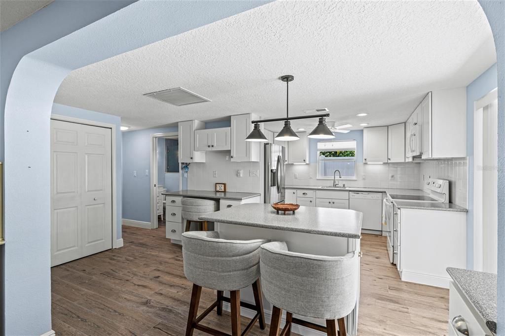 Activo con contrato: $325,000 (3 camas, 2 baños, 1591 Pies cuadrados)