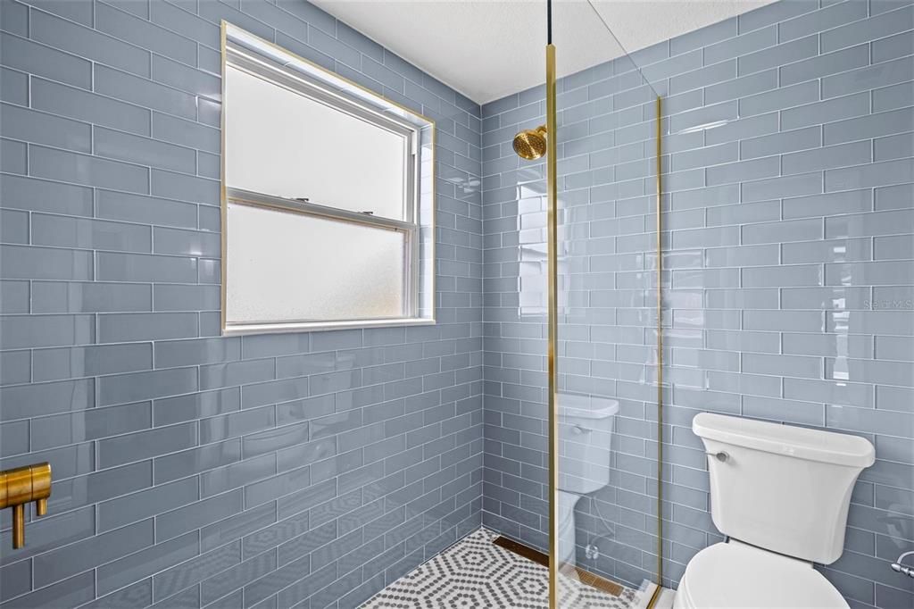 Activo con contrato: $325,000 (3 camas, 2 baños, 1591 Pies cuadrados)