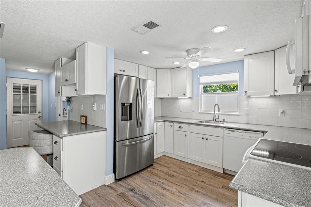 Activo con contrato: $325,000 (3 camas, 2 baños, 1591 Pies cuadrados)