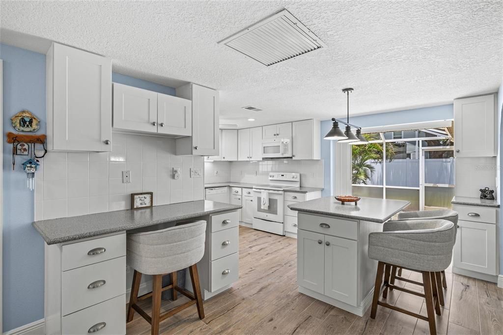 Activo con contrato: $325,000 (3 camas, 2 baños, 1591 Pies cuadrados)