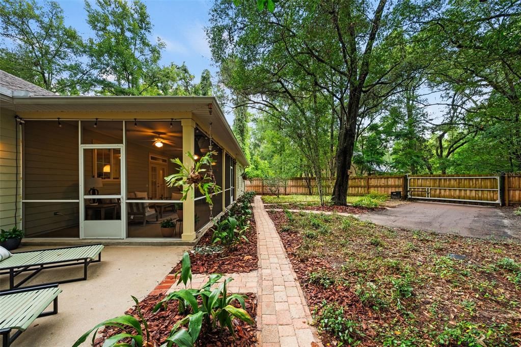 For Sale: $458,000 (4 beds, 2 baths, 2086 Square Feet)