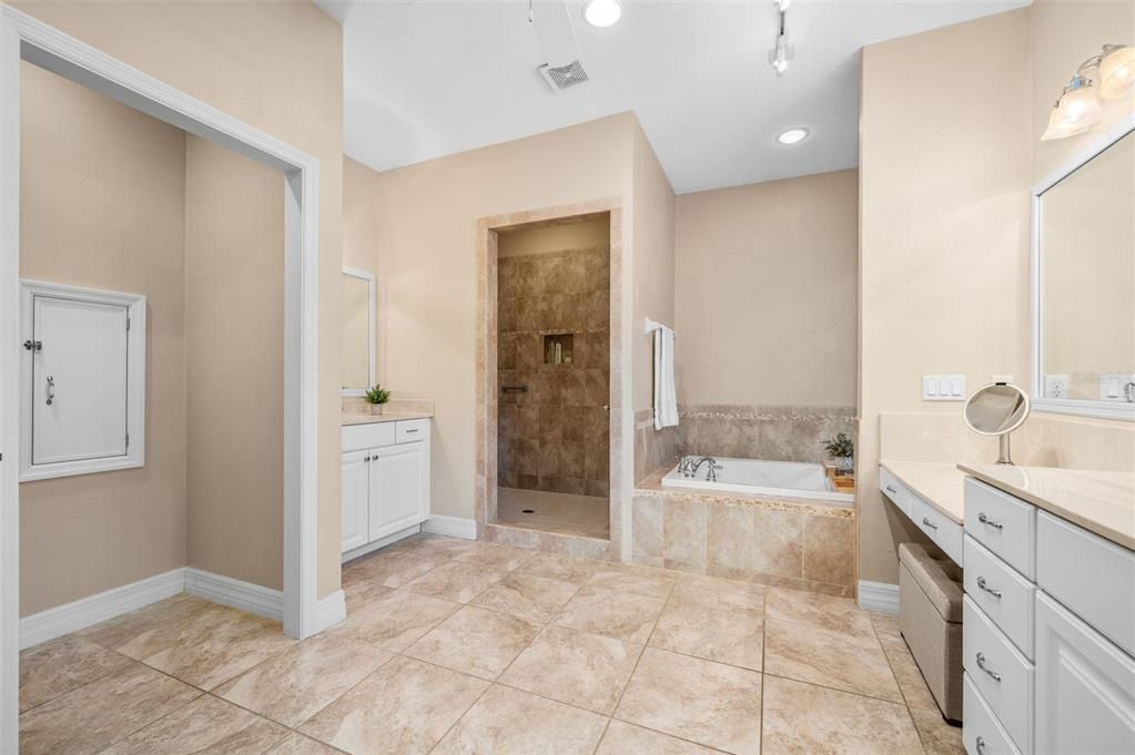 For Sale: $458,000 (4 beds, 2 baths, 2086 Square Feet)