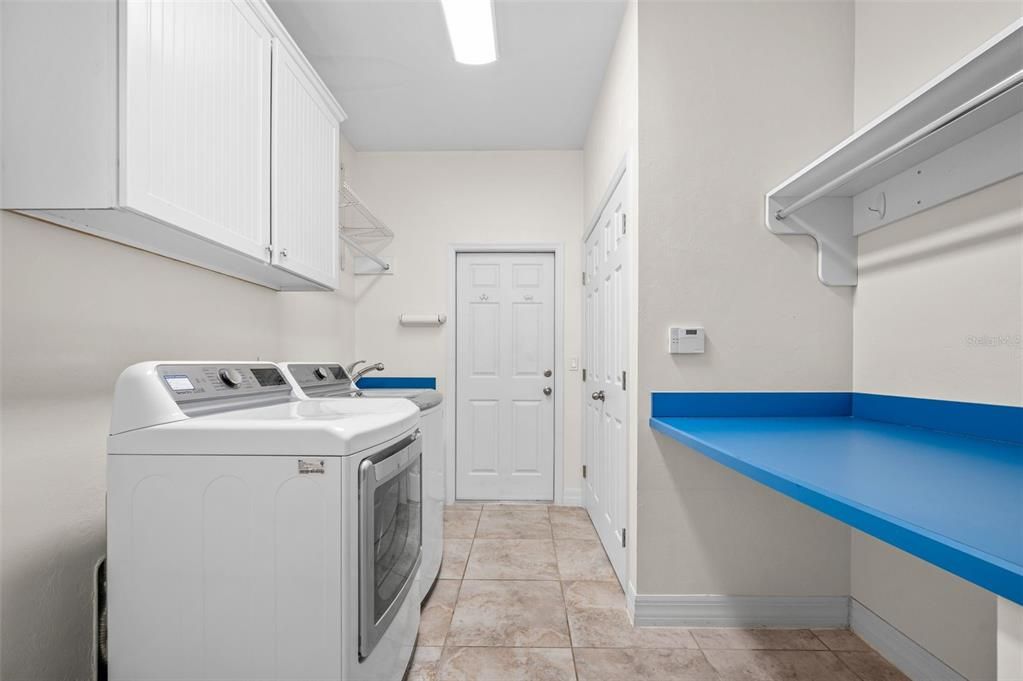For Sale: $458,000 (4 beds, 2 baths, 2086 Square Feet)