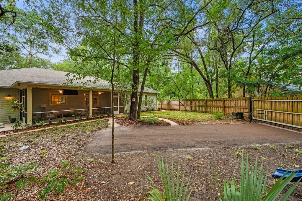 For Sale: $458,000 (4 beds, 2 baths, 2086 Square Feet)