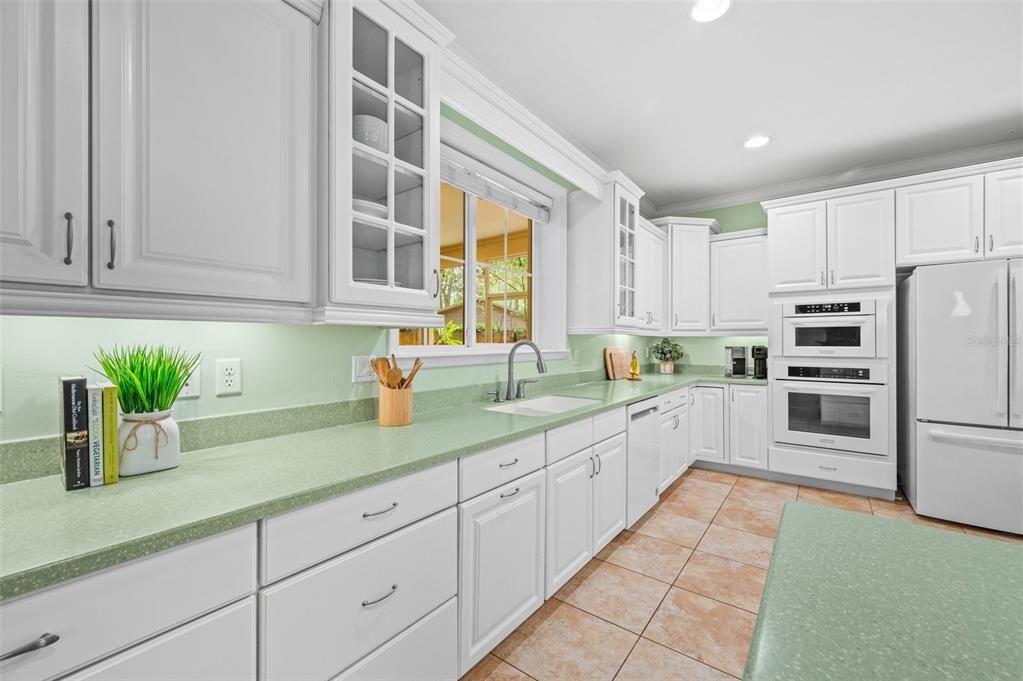 For Sale: $458,000 (4 beds, 2 baths, 2086 Square Feet)