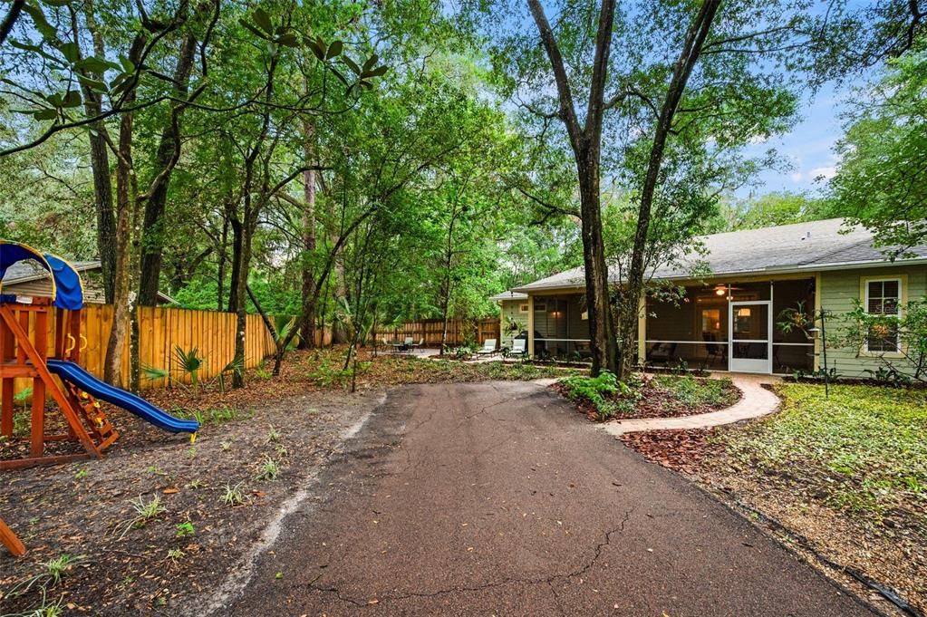 For Sale: $458,000 (4 beds, 2 baths, 2086 Square Feet)