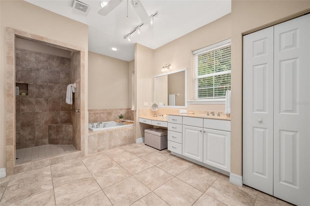 For Sale: $458,000 (4 beds, 2 baths, 2086 Square Feet)