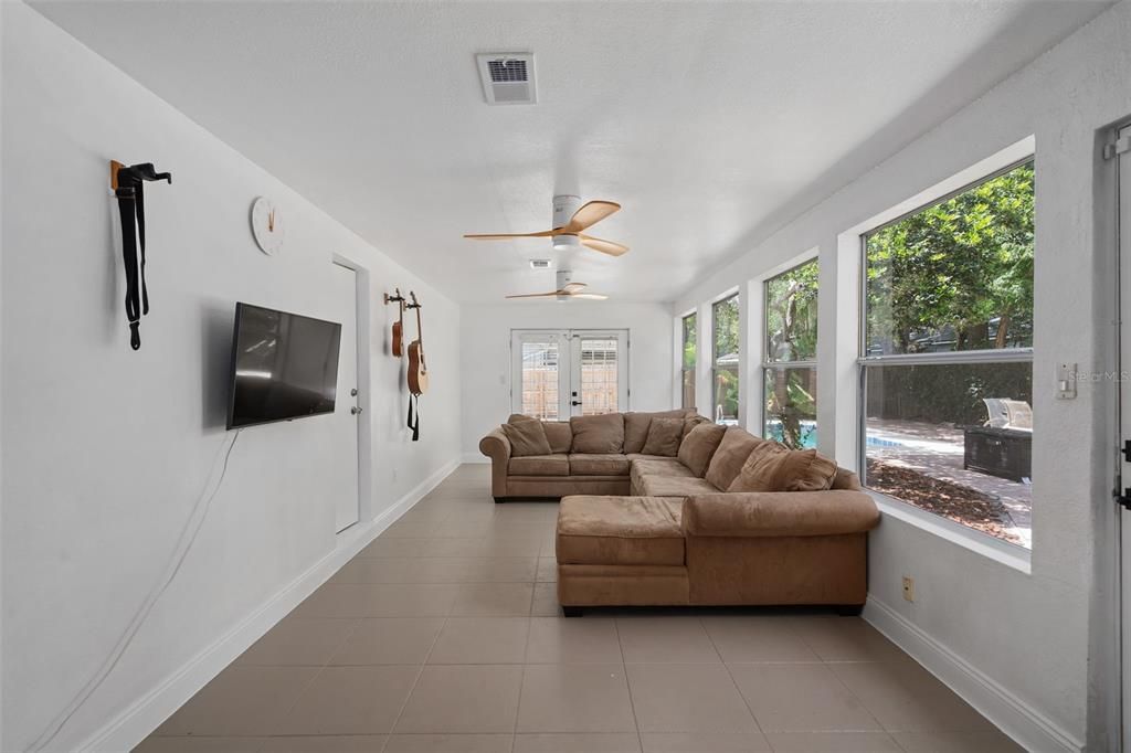 For Sale: $549,000 (3 beds, 2 baths, 1684 Square Feet)