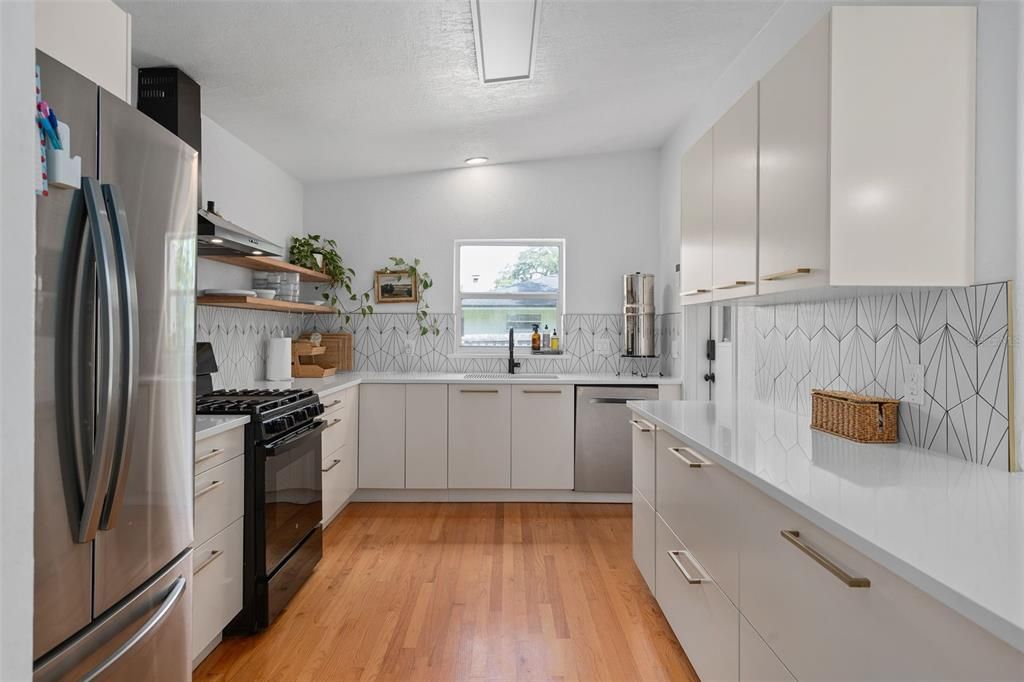 For Sale: $549,000 (3 beds, 2 baths, 1684 Square Feet)