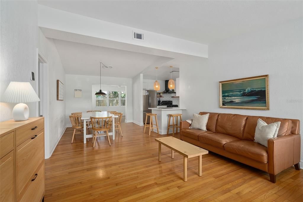 For Sale: $549,000 (3 beds, 2 baths, 1684 Square Feet)