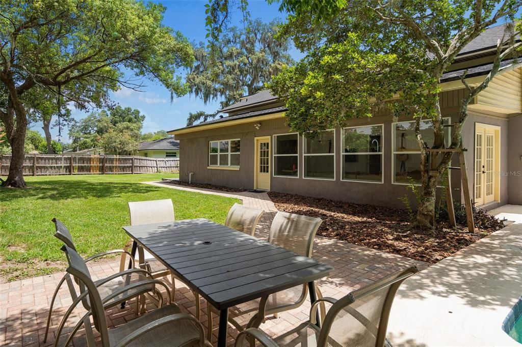 For Sale: $549,000 (3 beds, 2 baths, 1684 Square Feet)