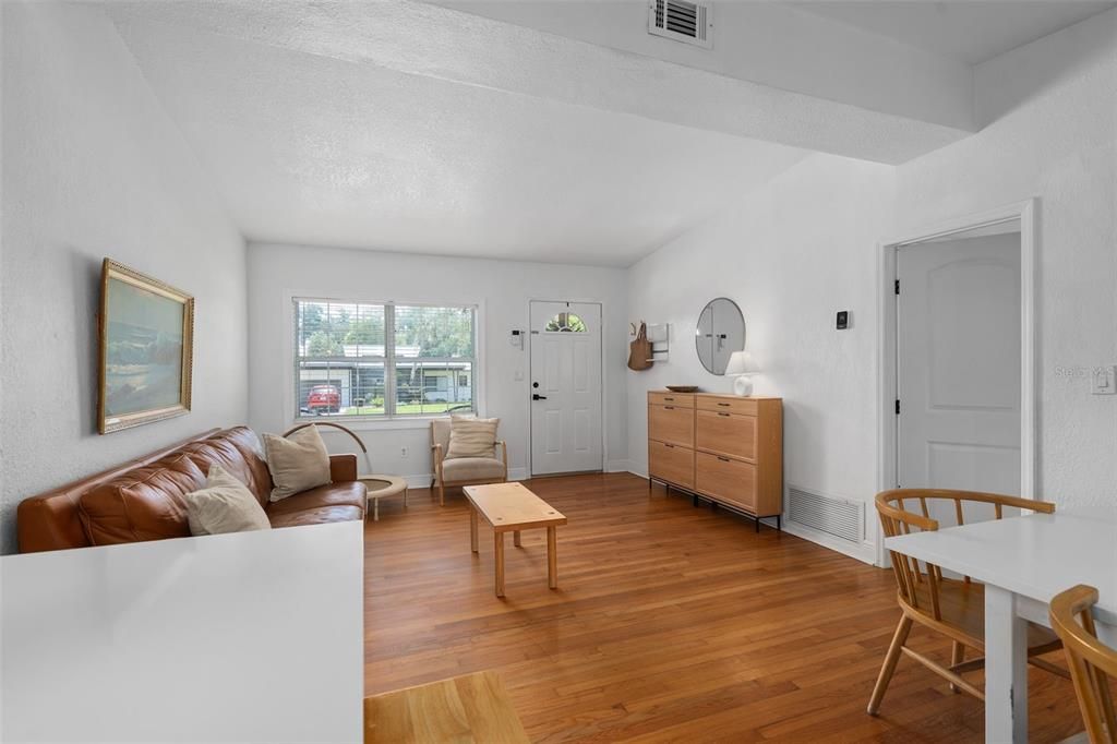 For Sale: $549,000 (3 beds, 2 baths, 1684 Square Feet)