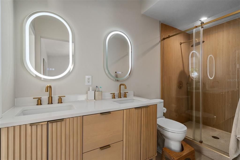 For Sale: $549,000 (3 beds, 2 baths, 1684 Square Feet)