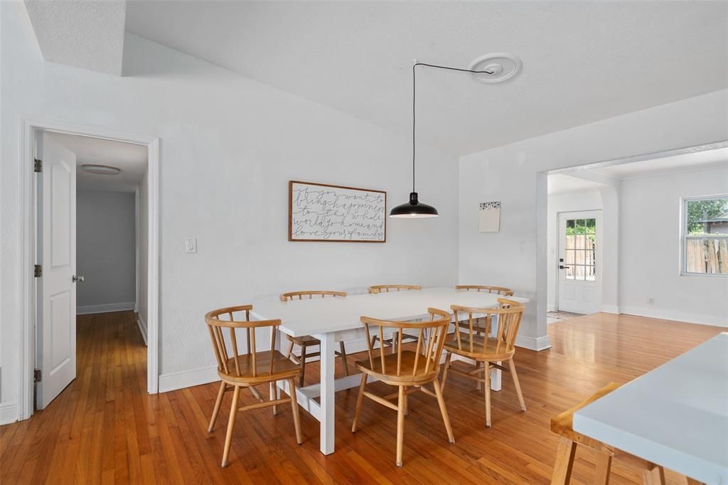 For Sale: $549,000 (3 beds, 2 baths, 1684 Square Feet)