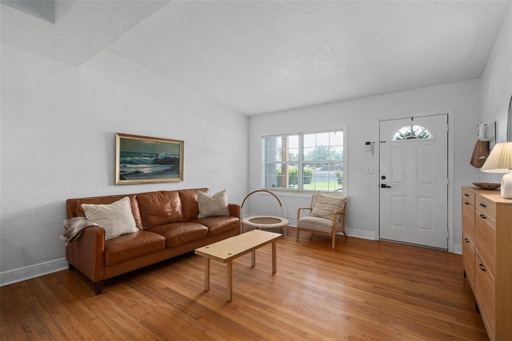 For Sale: $549,000 (3 beds, 2 baths, 1684 Square Feet)
