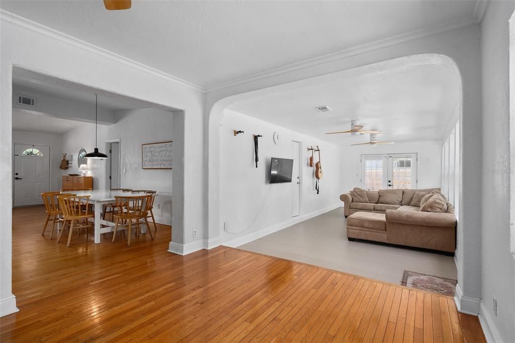 For Sale: $549,000 (3 beds, 2 baths, 1684 Square Feet)