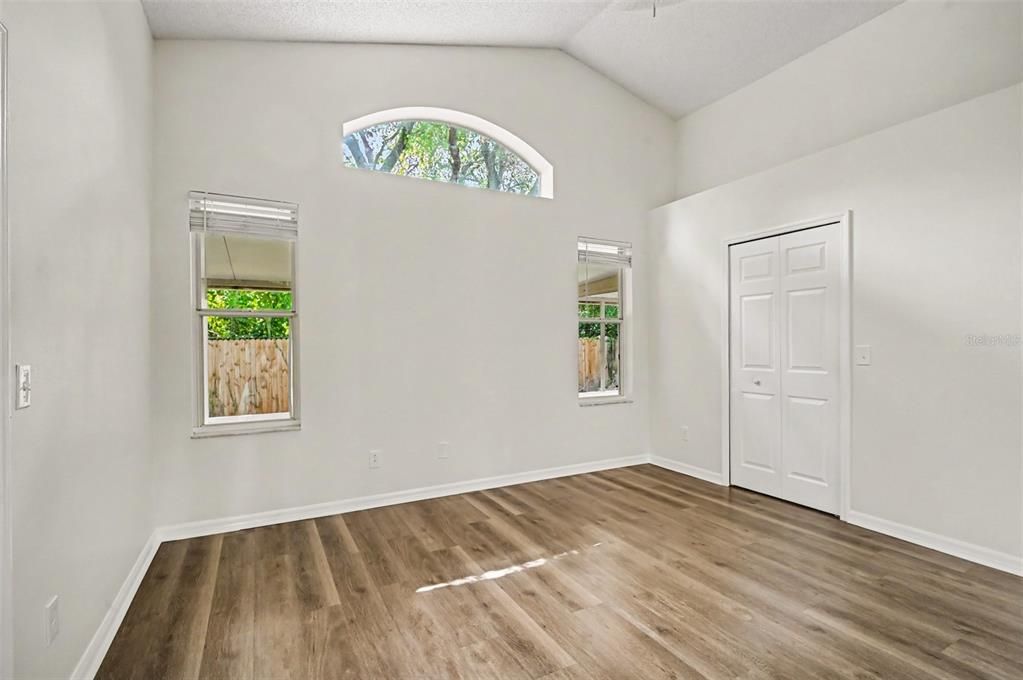 For Sale: $379,900 (4 beds, 2 baths, 1843 Square Feet)