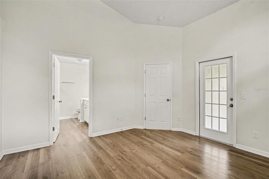 For Sale: $379,900 (4 beds, 2 baths, 1843 Square Feet)