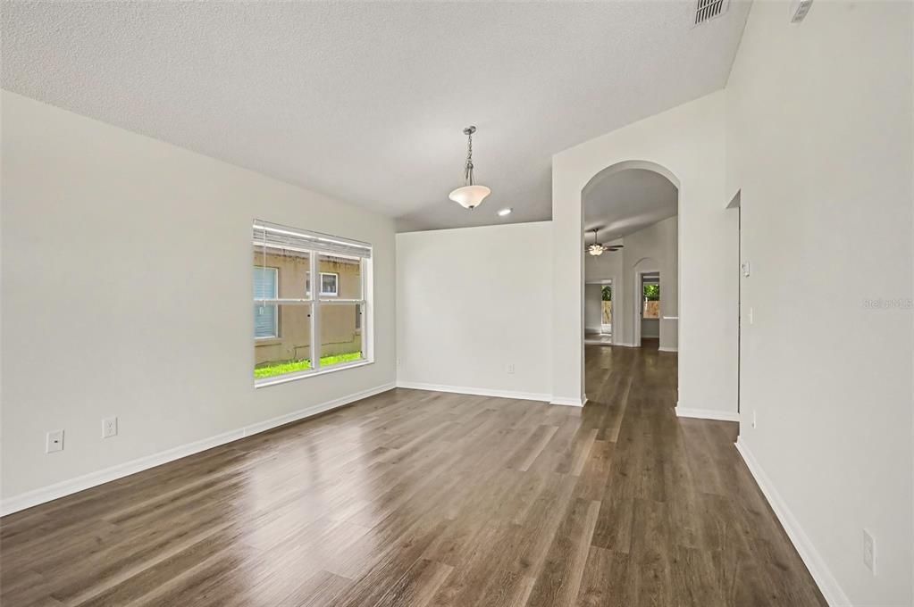 For Sale: $379,900 (4 beds, 2 baths, 1843 Square Feet)