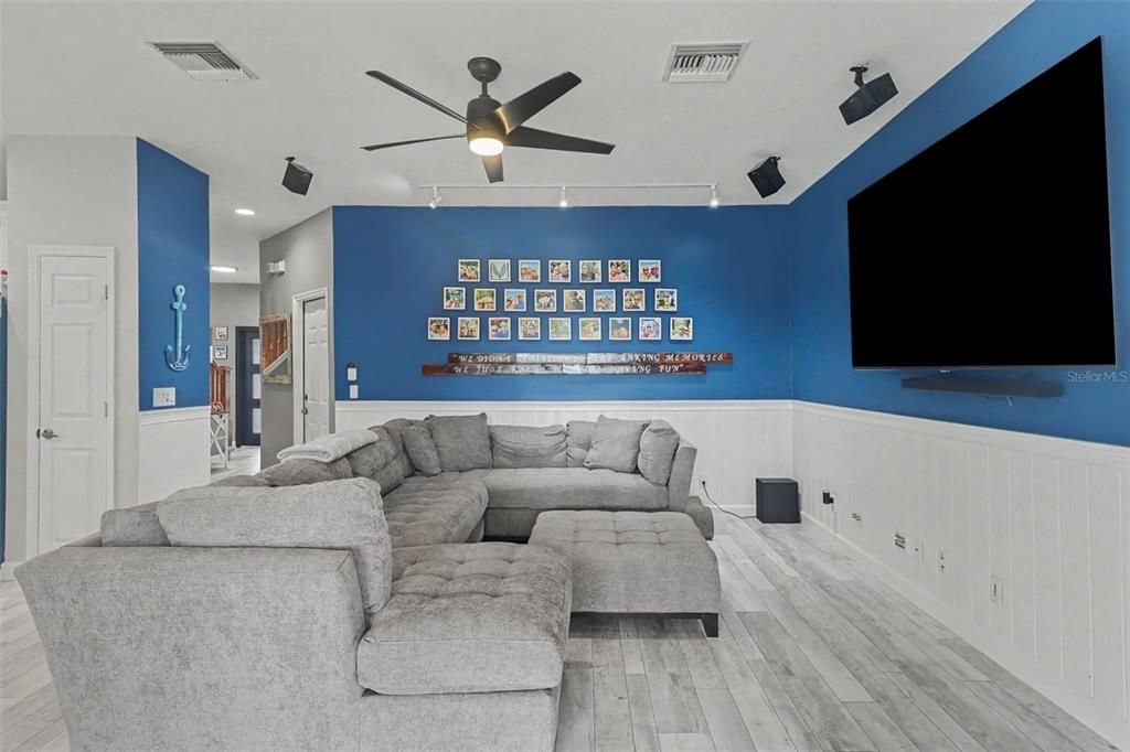 En Venta: $479,000 (3 camas, 2 baños, 2525 Pies cuadrados)
