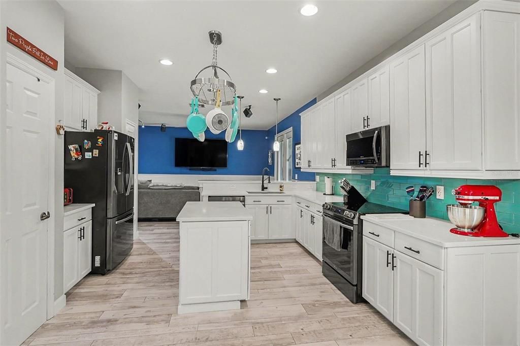 En Venta: $479,000 (3 camas, 2 baños, 2525 Pies cuadrados)