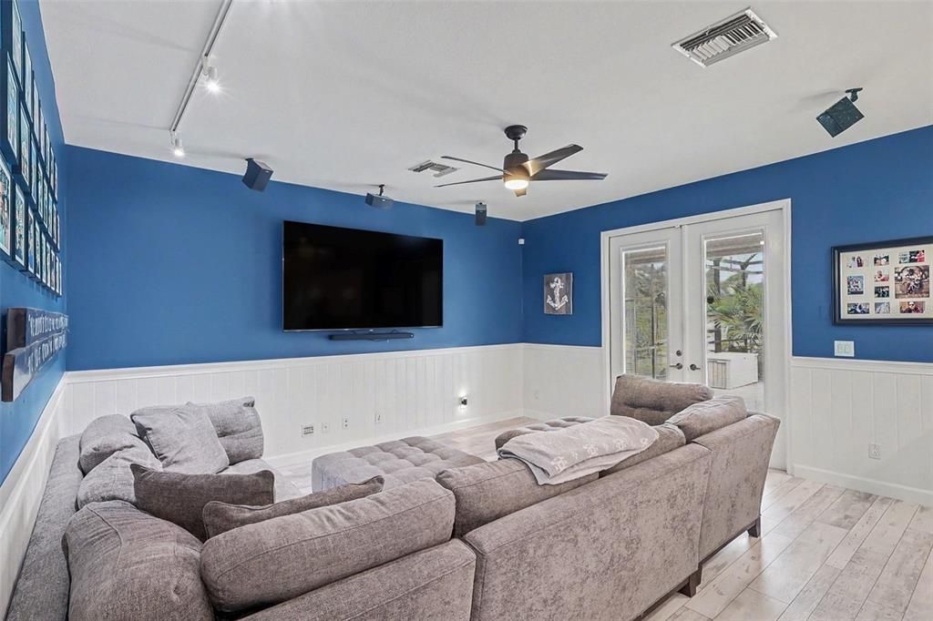 En Venta: $479,000 (3 camas, 2 baños, 2525 Pies cuadrados)