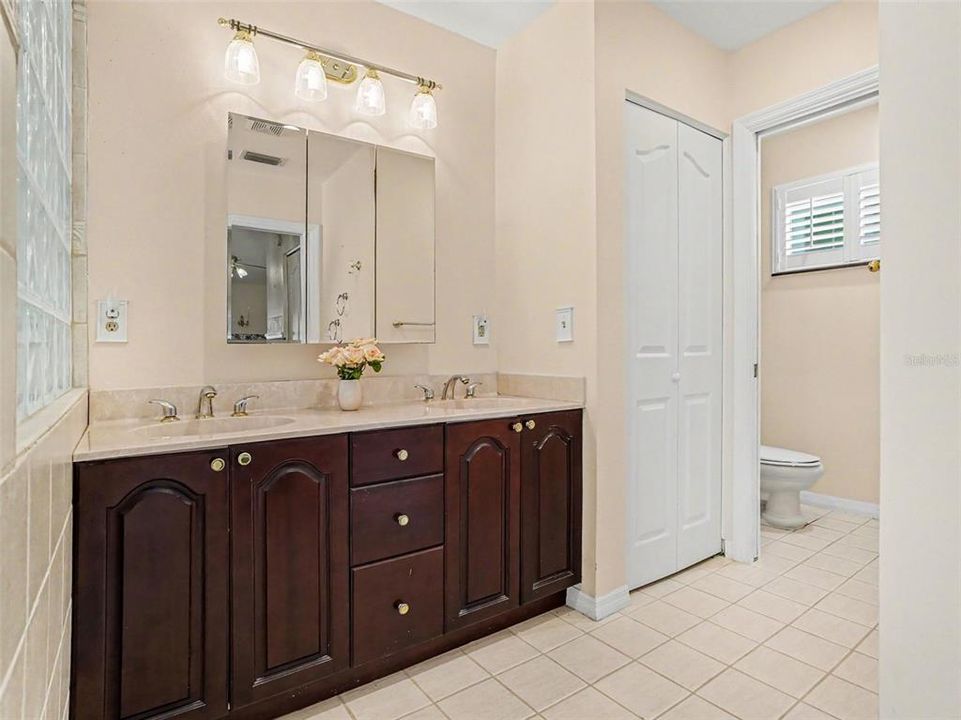 For Sale: $430,000 (4 beds, 3 baths, 2001 Square Feet)