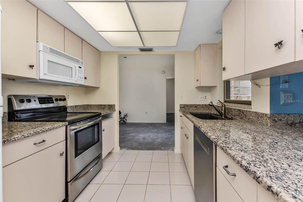 На продажу: $349,000 (3 спален, 2 ванн, 1435 Квадратных фут)