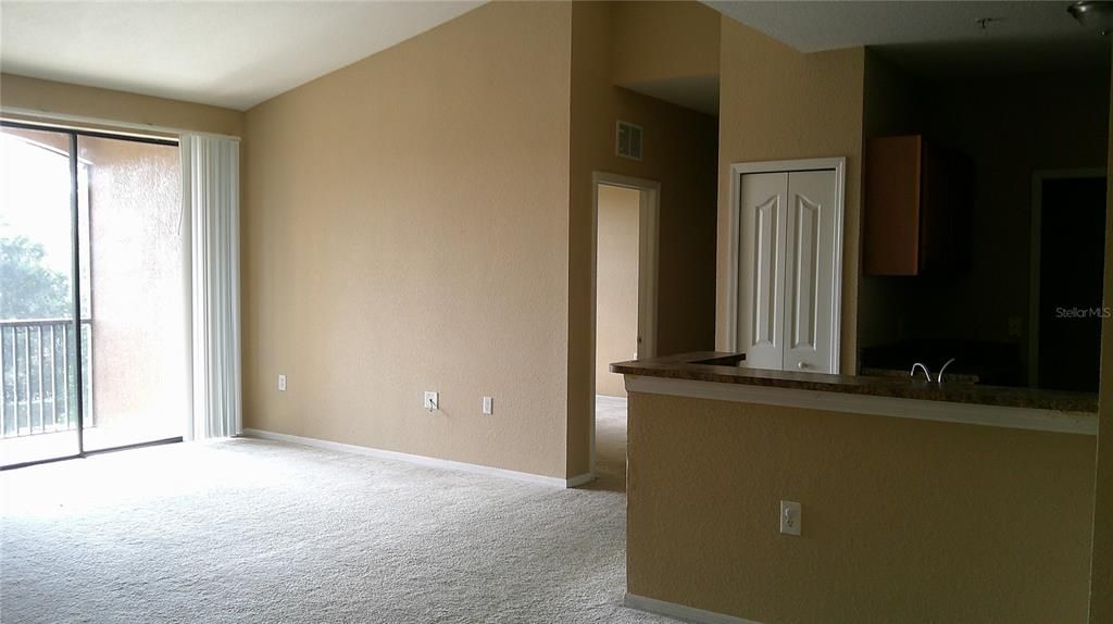 Activo con contrato: $245,000 (4 camas, 2 baños, 1417 Pies cuadrados)