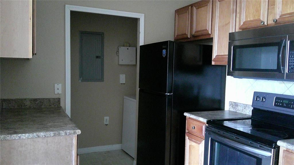 Activo con contrato: $245,000 (4 camas, 2 baños, 1417 Pies cuadrados)