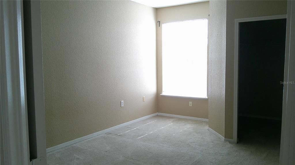Activo con contrato: $245,000 (4 camas, 2 baños, 1417 Pies cuadrados)