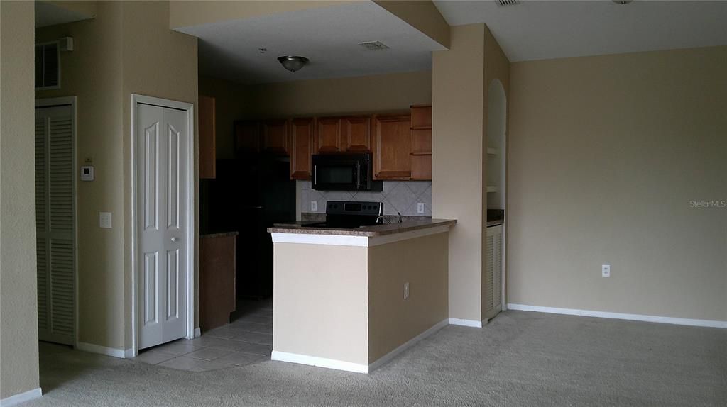 Activo con contrato: $245,000 (4 camas, 2 baños, 1417 Pies cuadrados)