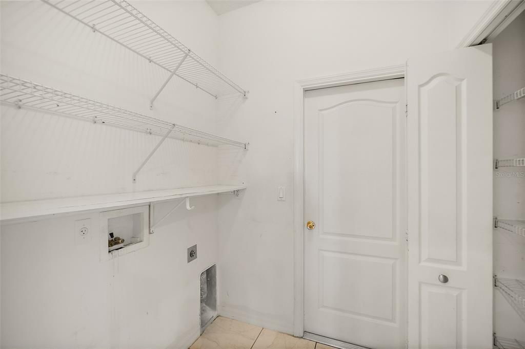На продажу: $395,000 (3 спален, 2 ванн, 2061 Квадратных фут)