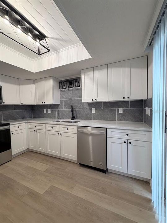 На продажу: $149,900 (2 спален, 2 ванн, 1144 Квадратных фут)